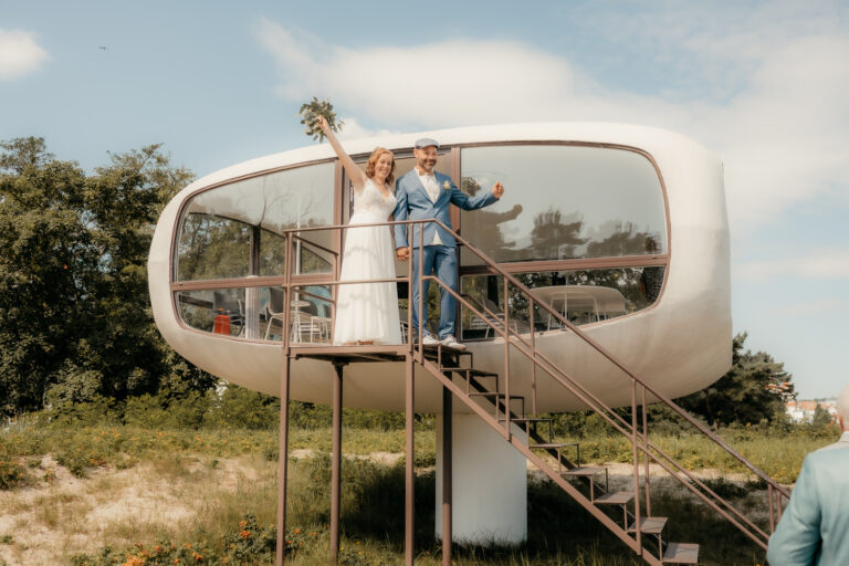 Read more about the article Hochzeitsfotograf Rügen – Strandhochzeit Rettungsturm Binz